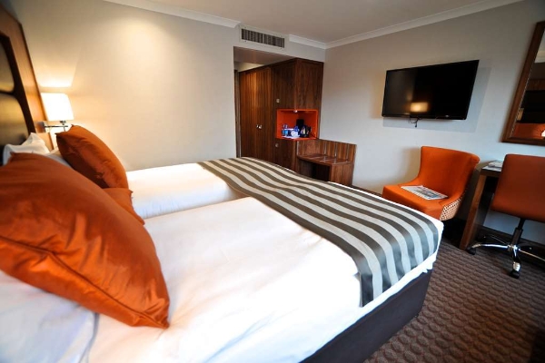 Hotel Frensham Pond